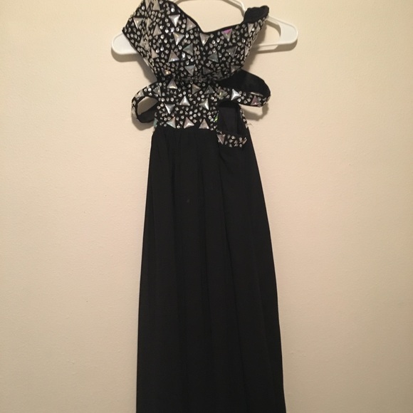 Dresses & Skirts - Black Prom Dress